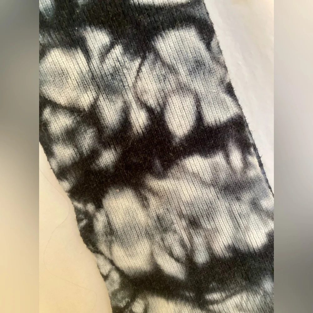Britt’s Knits Mantra Knit Black & White Infinity Scarf Size 46”x8”